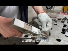 4 ใน 1 ประเภทความเย็น การเย็นน้ํา เครื่องปั่นเลเซอร์ใยไฟเบอร์มือสําหรับโลหะ